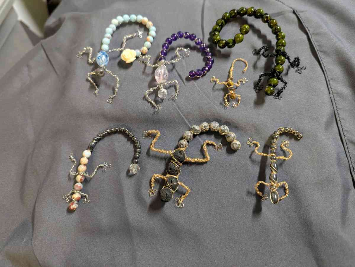 Wire And Stone Creatures - Hamilton, Ohio - FleaMarketBay