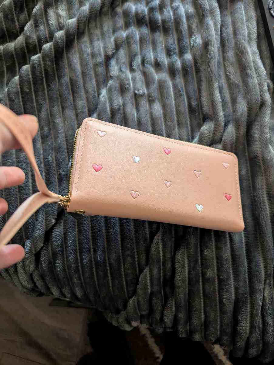 brand new pink wristlet wallet - Bristol, Pennsylvania - FleaMarketBay