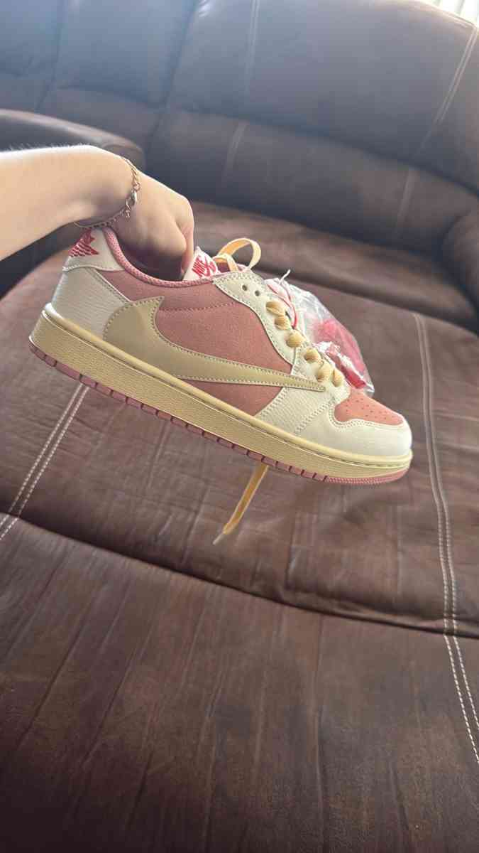 Travis Scott Air Jordan 1 Low OG Shy Pink