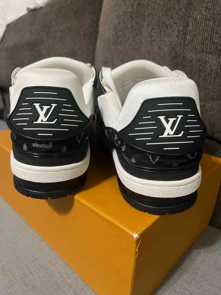 Lv trainers - Hendersonville, Tennessee - FleaMarketBay