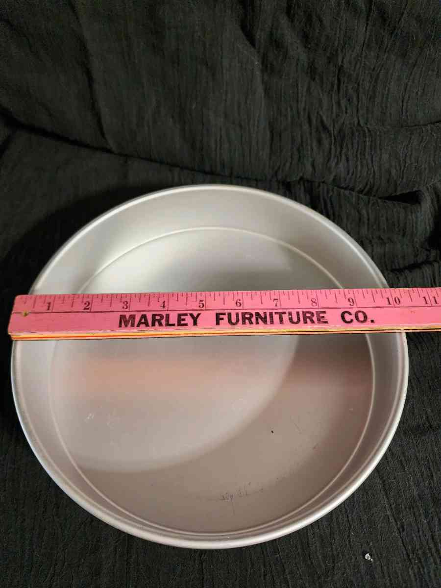 set of 4 Wilton cake pans - Knoxville, Tennessee - FleaMarketBay