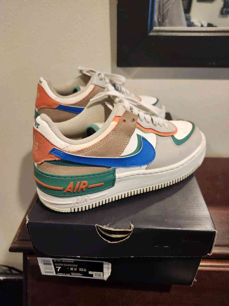 Nike womens shoe size 7