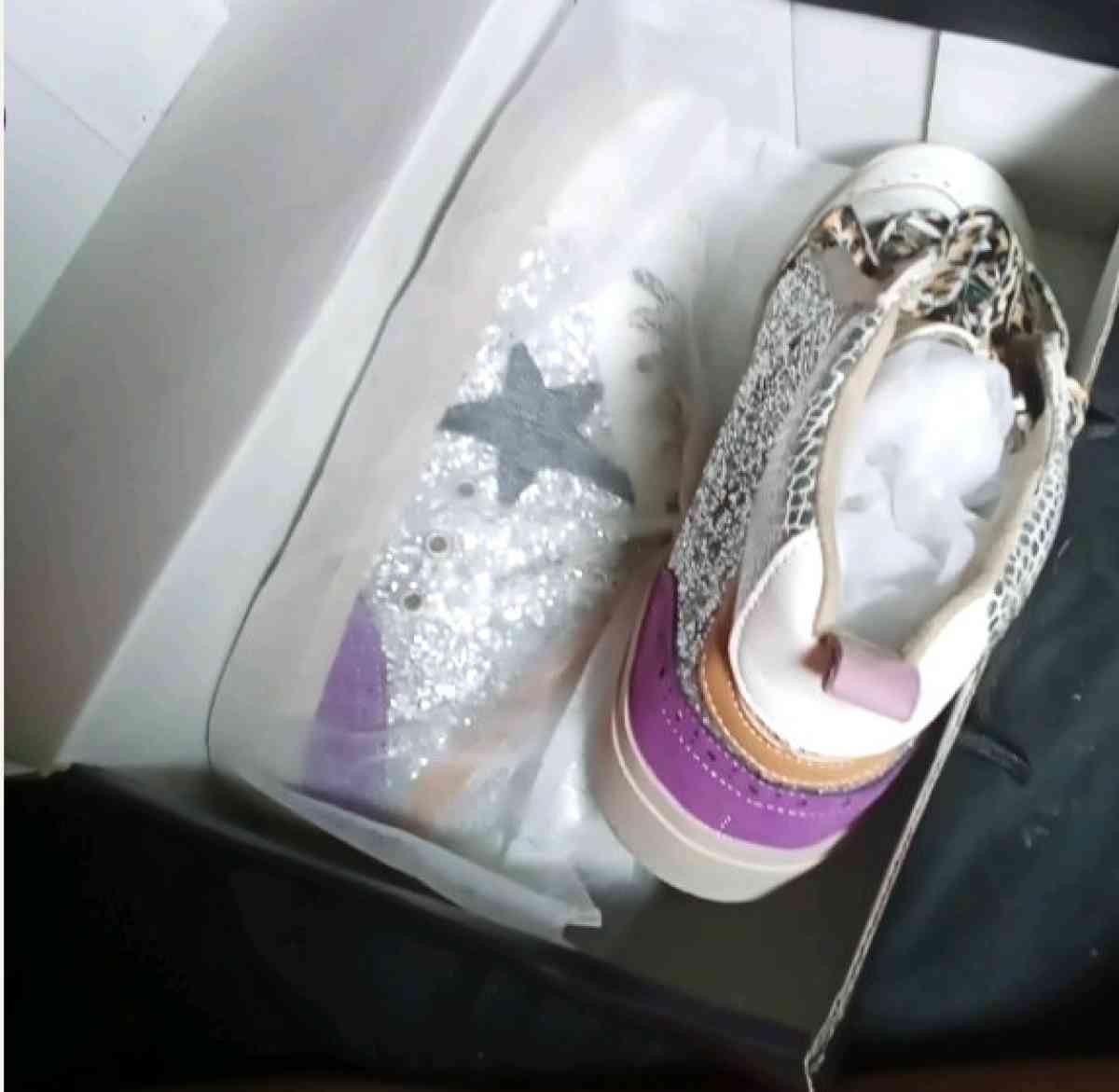 Shu shop size 8 womens fashion sneakers