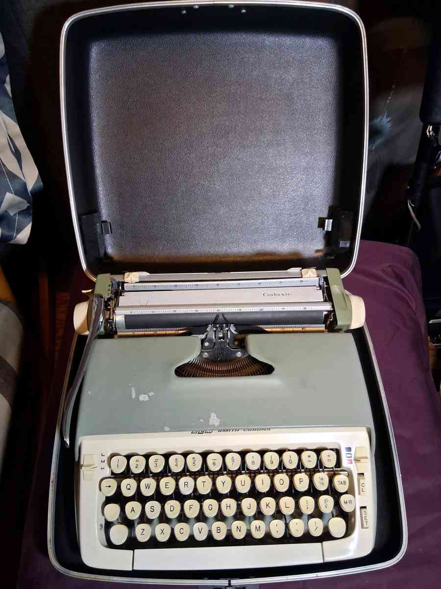 1960s Galaxie typewriter antique collectible