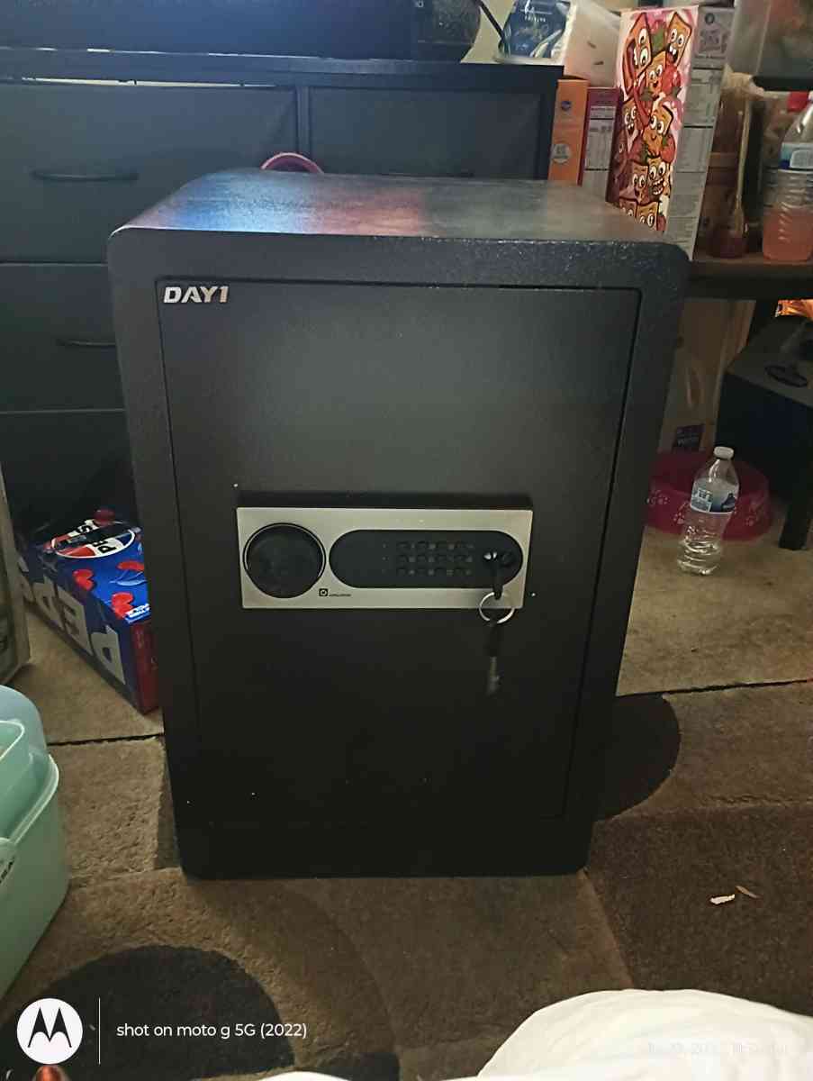 3 cubic feet home safe