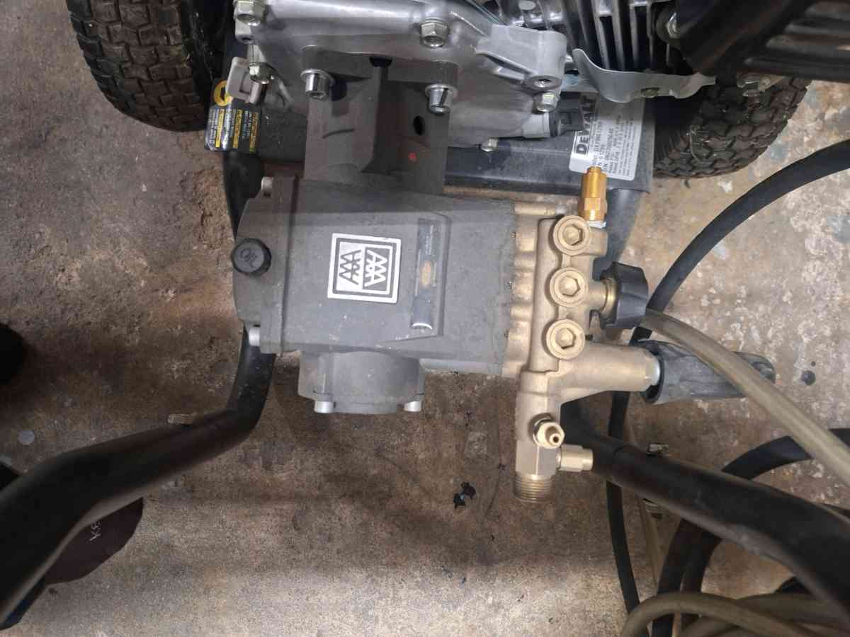 DeWalt pressure washer - San Bernardino, California - FleaMarketBay
