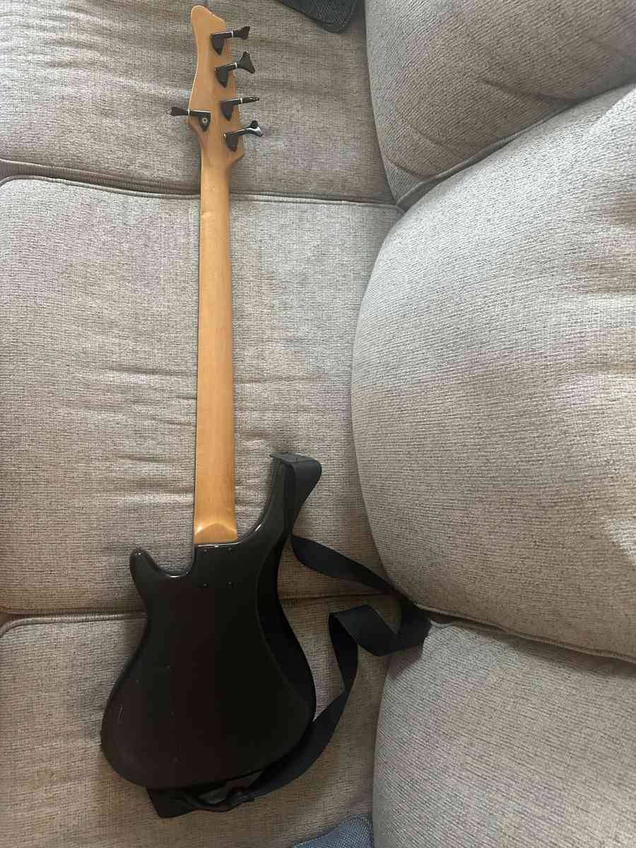Epiphone Thunderbird Bass Guitar Black with Strap