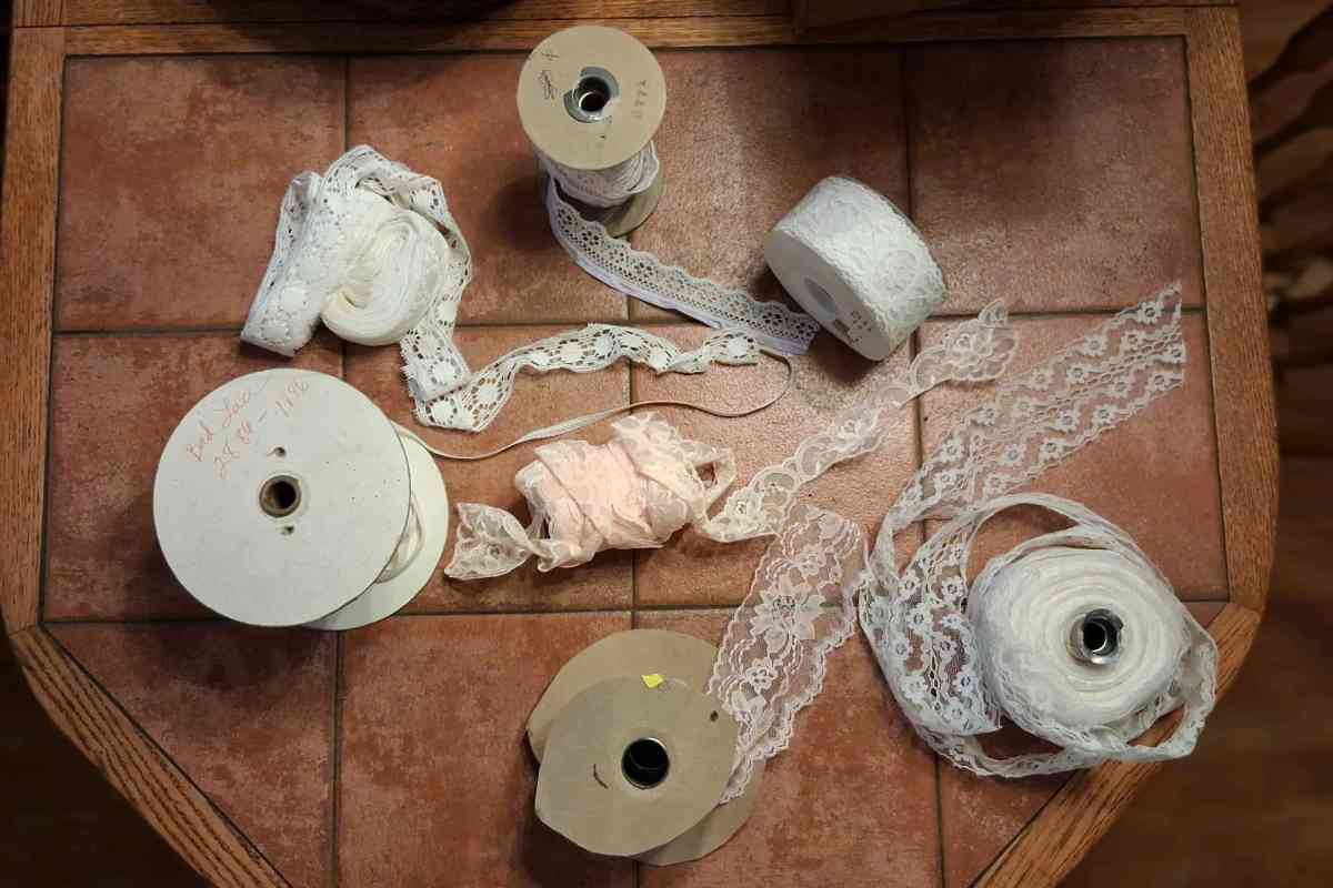 BUNDLE OF LACE VINTAGE MATERIAL SPOOLS - Elysburg, Pennsylvania - FleaMarketBay