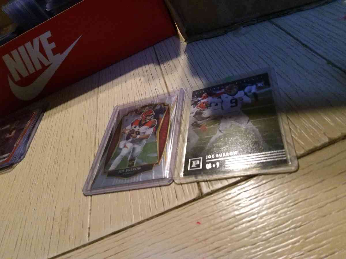 2 rookie card lot of Joe Burrow Select and panini