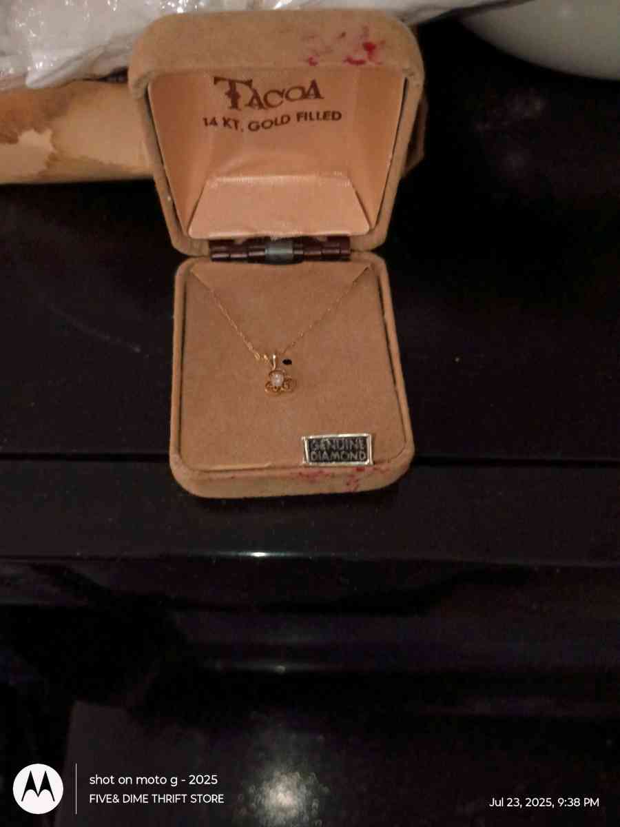 14 kart gold necklace