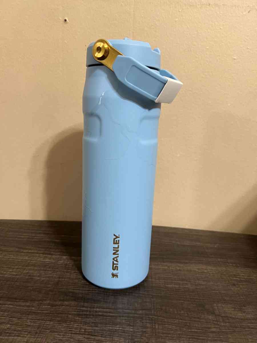 MESSI X STANLEY 1913ICEFLOW FLIP STRAW20 BOTTLE - Hendersonville, Tennessee - FleaMarketBay