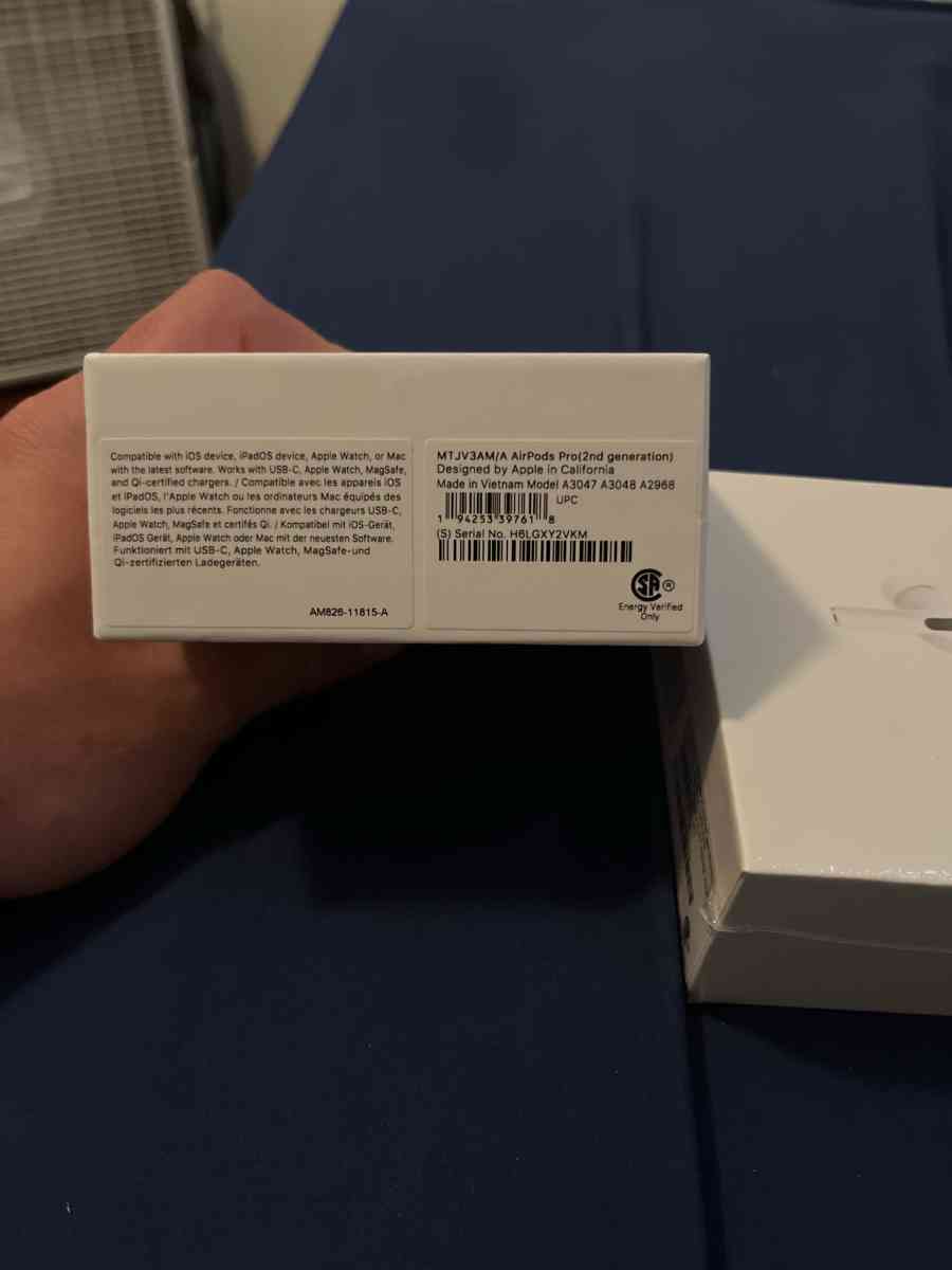 Brand new Apple AirPods 2nd generation - Oklahoma City, Oklahoma - FleaMarketBay