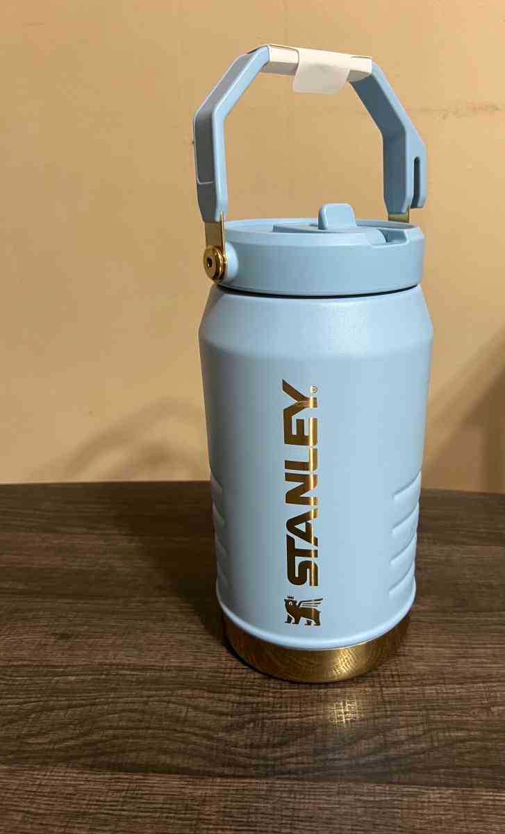 MESSI X STANLEY 1913ICEFLOW FLIP STRAWJUG - Hendersonville, Tennessee - FleaMarketBay