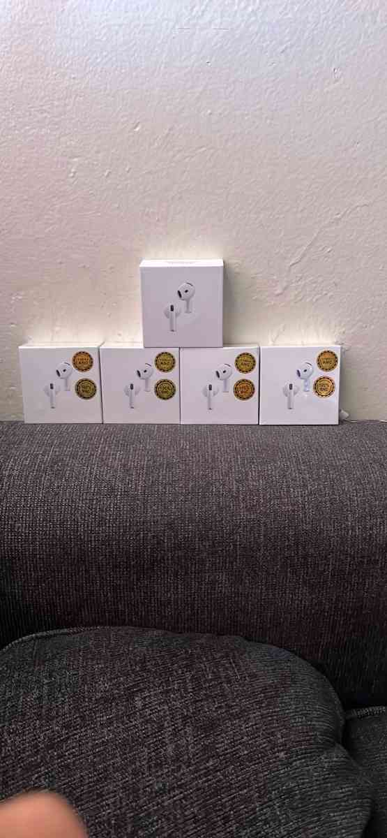 AirPods 4 with anc - Tucson, Arizona - FleaMarketBay