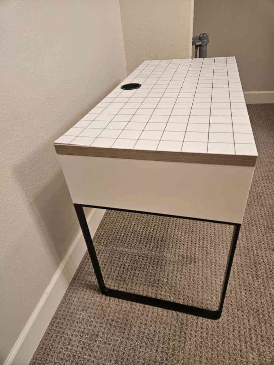 white IKEA Desk - Washougal, Washington - FleaMarketBay