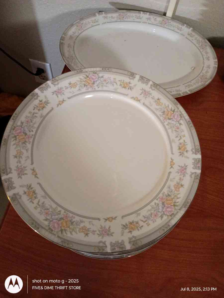 Southampton fine china over 30 piece