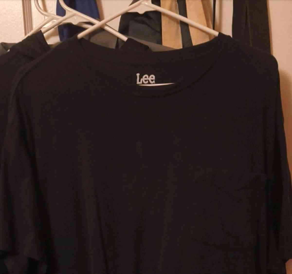 Black short Sleeve Lee shirt