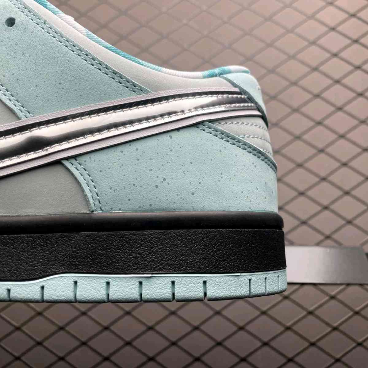 Nike SB Dunk X Tiffany Lobster Concepts