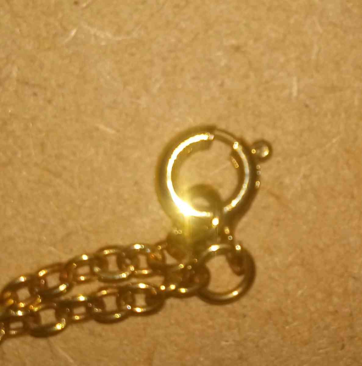 Beautiful vintage gold tone rose necklace