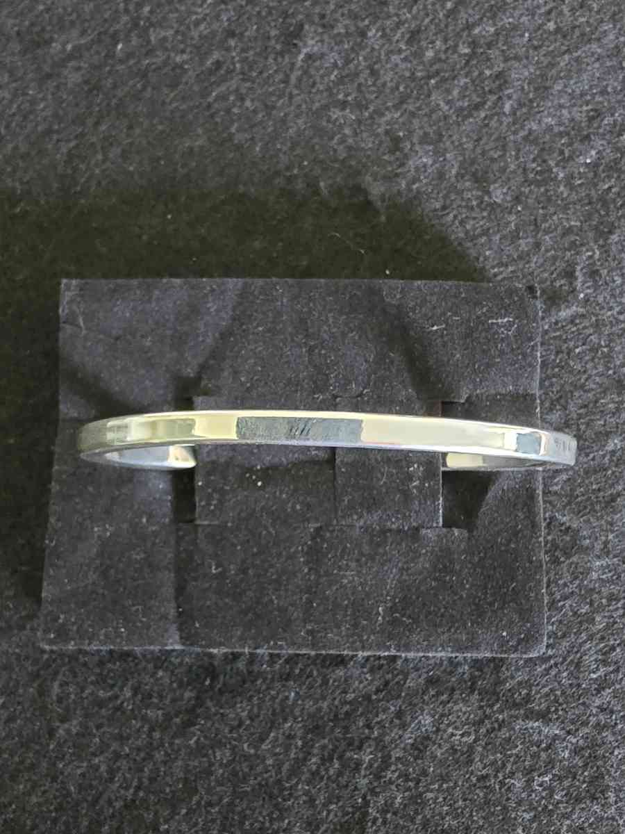Silver Plated Simplistic Bracelet - Simsbury, Connecticut - FleaMarketBay