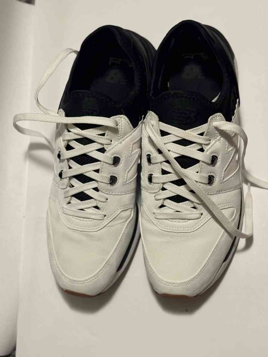 New Balance 009 shoes sneakersMLOO9UTW black white Size 11