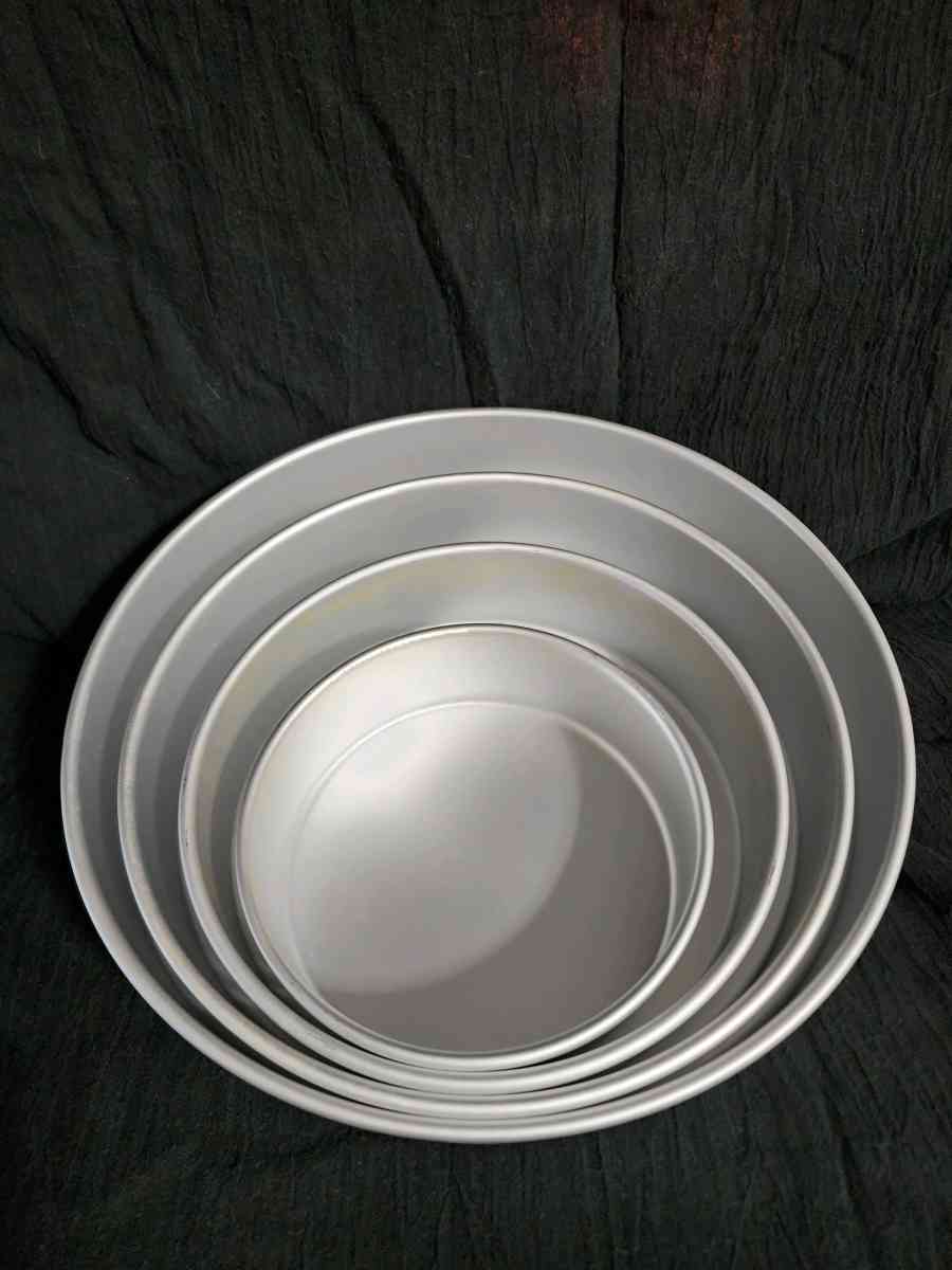 set of 4 Wilton cake pans - Knoxville, Tennessee - FleaMarketBay