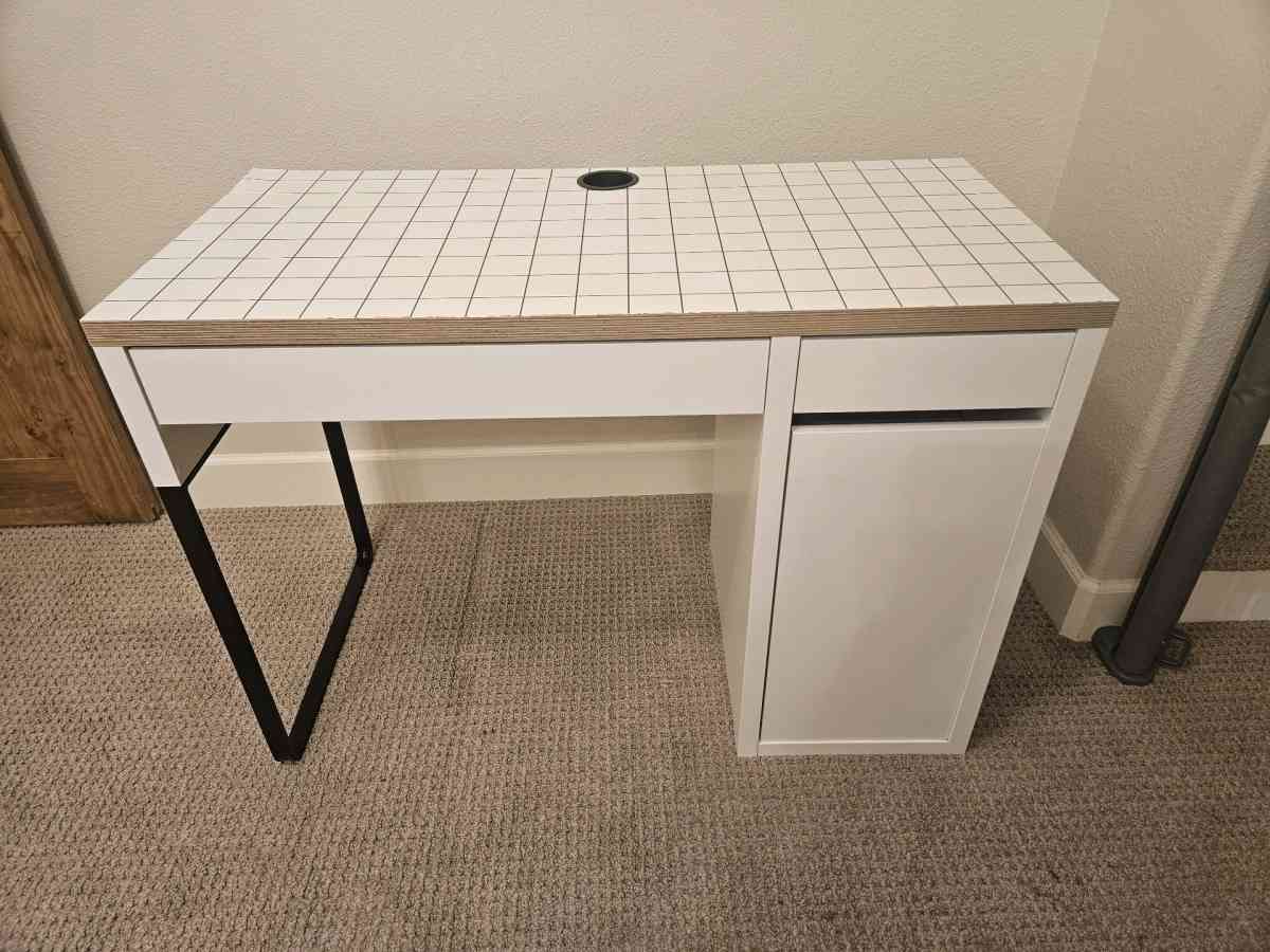 white IKEA Desk - Washougal, Washington - FleaMarketBay