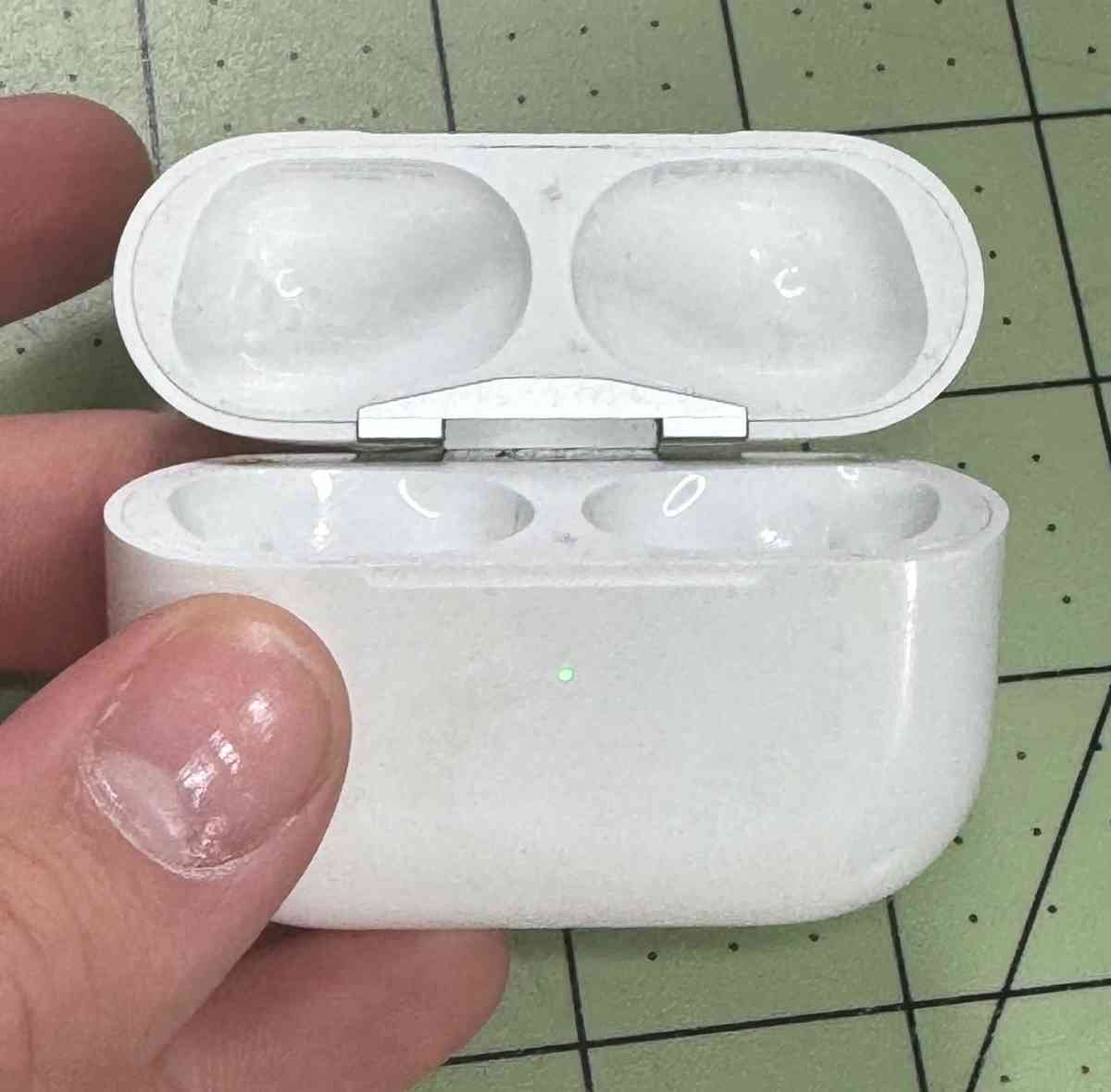 Genuine Apple AirPods Pro 1st Gen Charging Case A2190 Case O