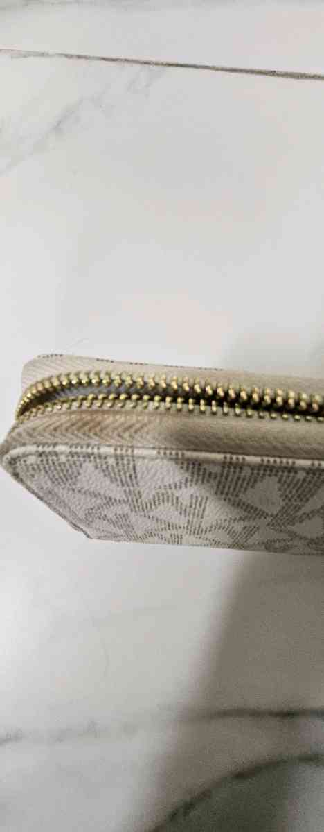 MICHAEL KORS KHAKI COLOR