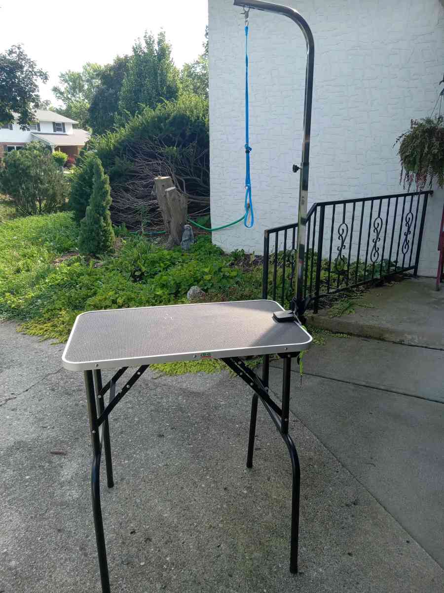 Foldable grooming table with adjustable arm - Columbus, Ohio - FleaMarketBay