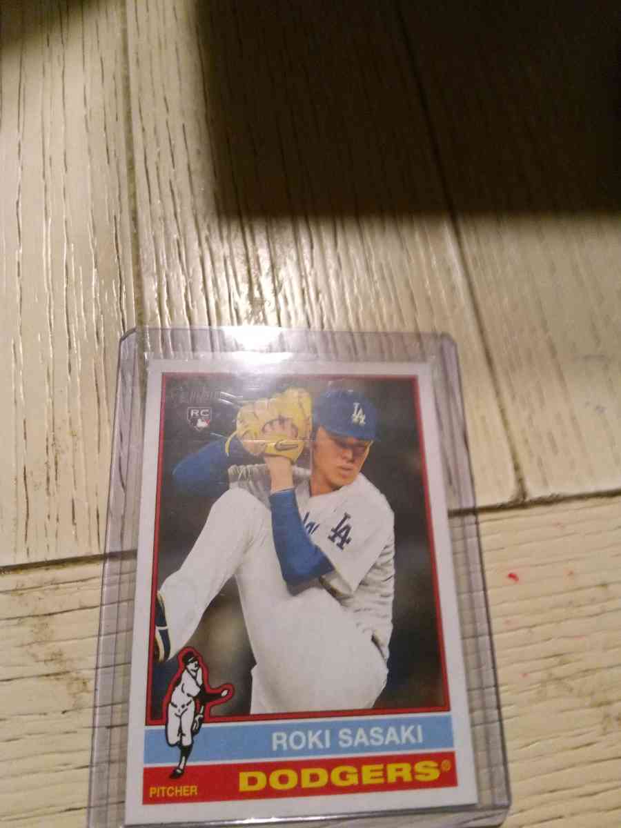 Topps Heritage Roki Sasaki Rookie card