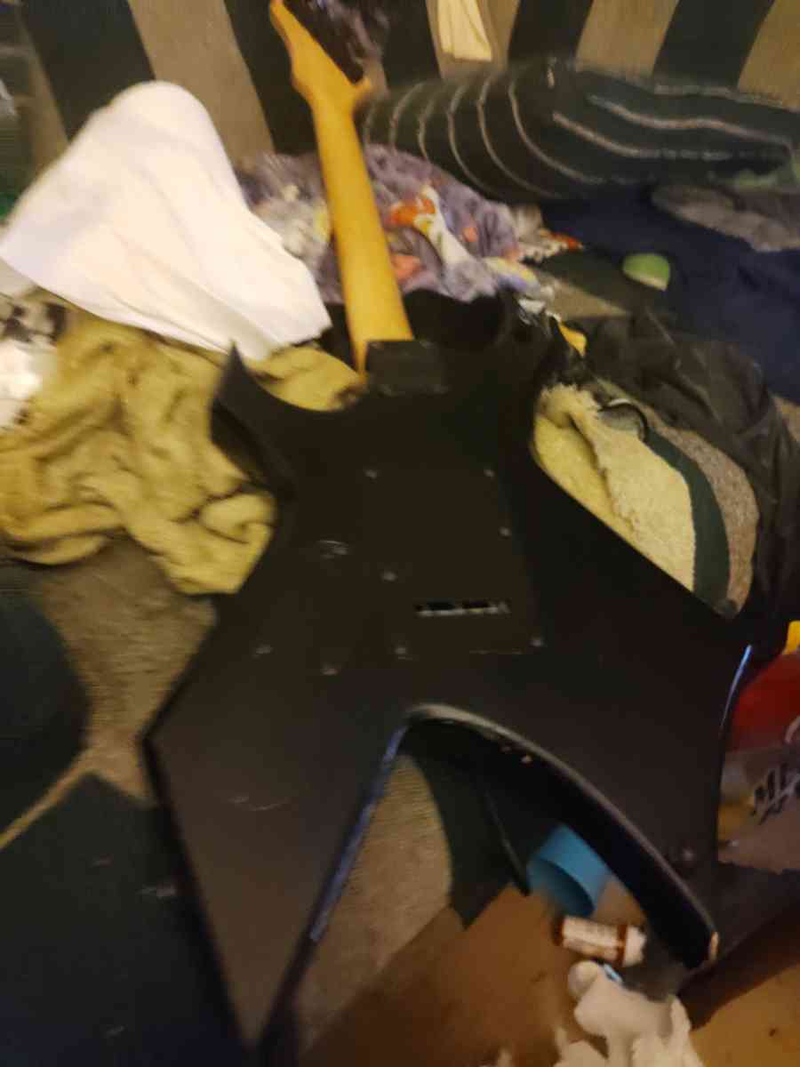 Electric guitar and amp - Abington, Pennsylvania - FleaMarketBay