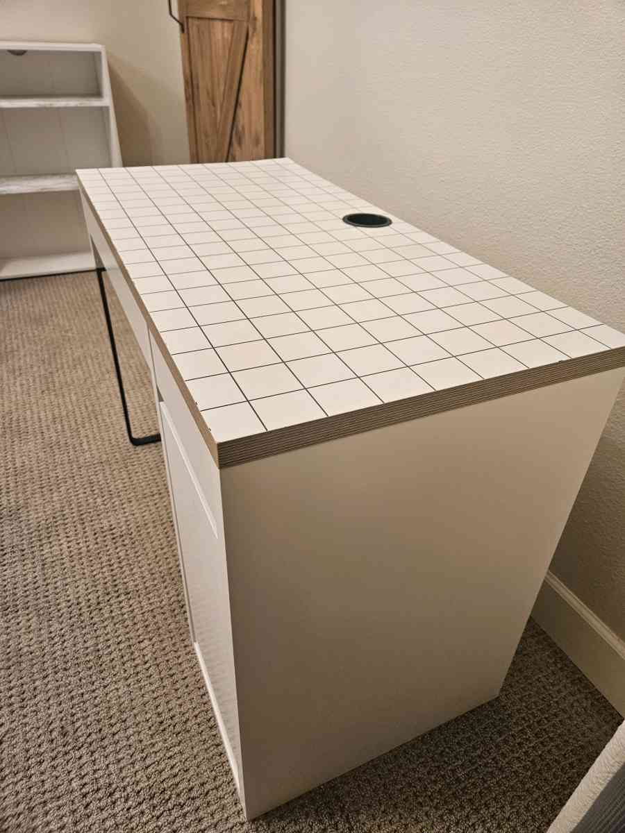 white IKEA Desk - Washougal, Washington - FleaMarketBay