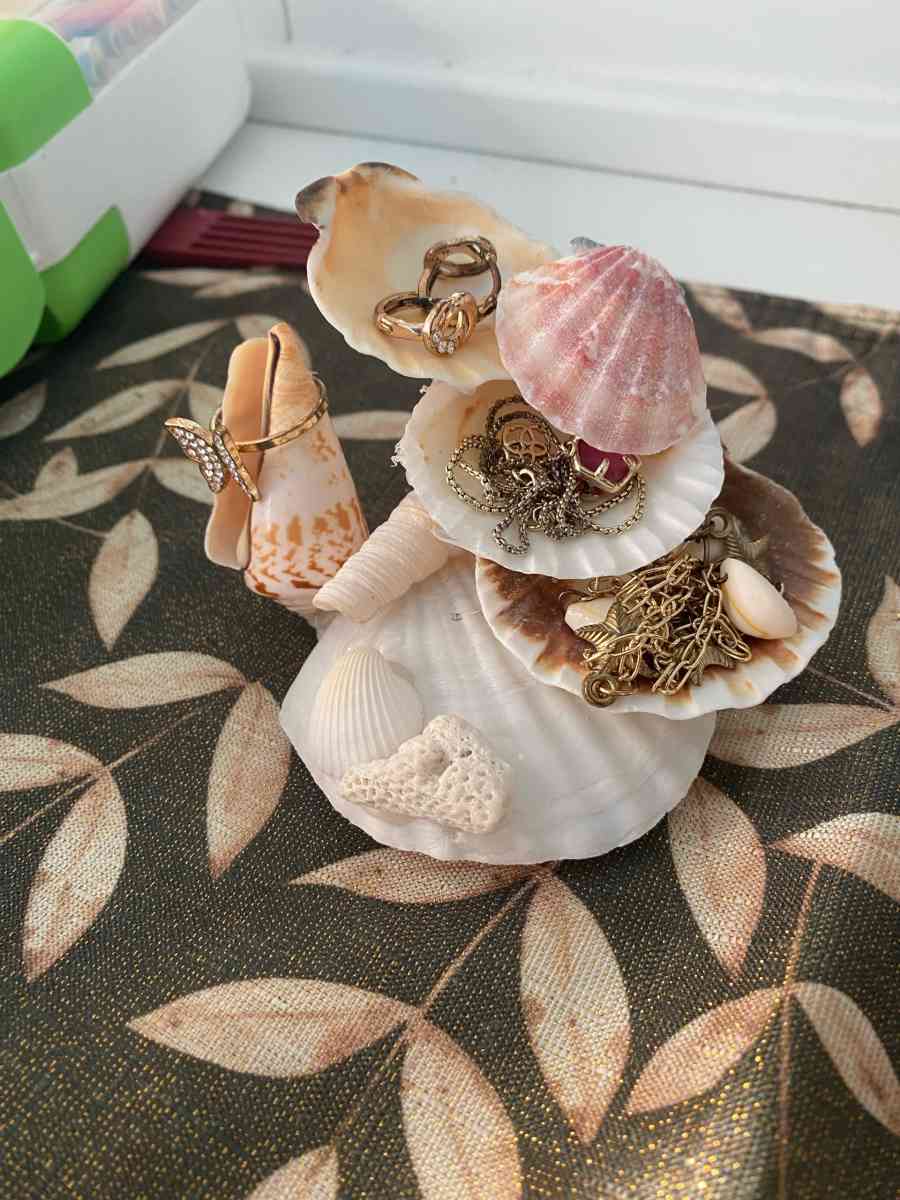 shell jewelry stand