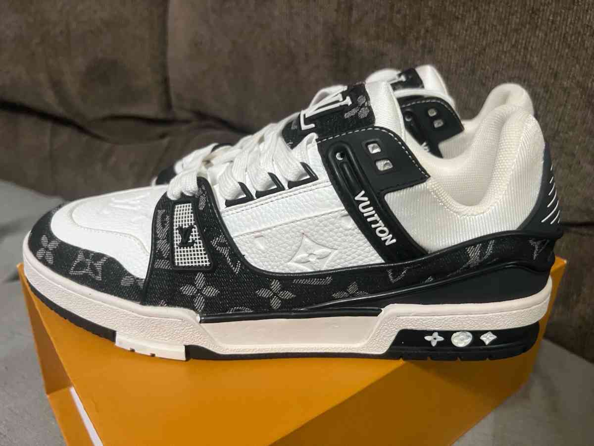 Lv trainers - Hendersonville, Tennessee - FleaMarketBay