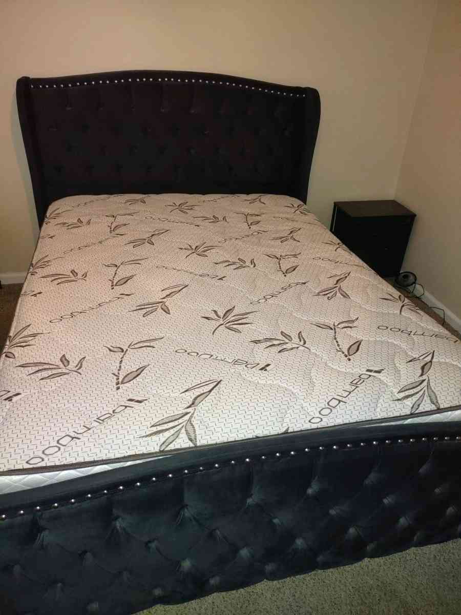 Queen Bed with  Bamboo Mattress - Las Vegas, Nevada - FleaMarketBay