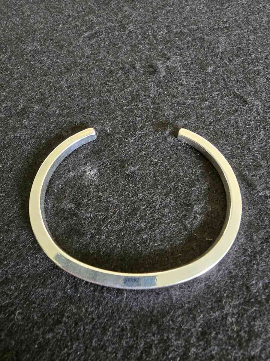 Silver Plated Simplistic Bracelet - Simsbury, Connecticut - FleaMarketBay