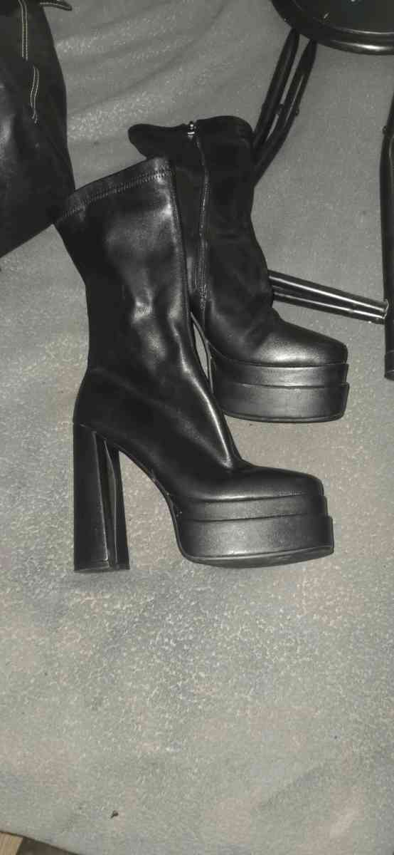 Womens zip up boots worn twice