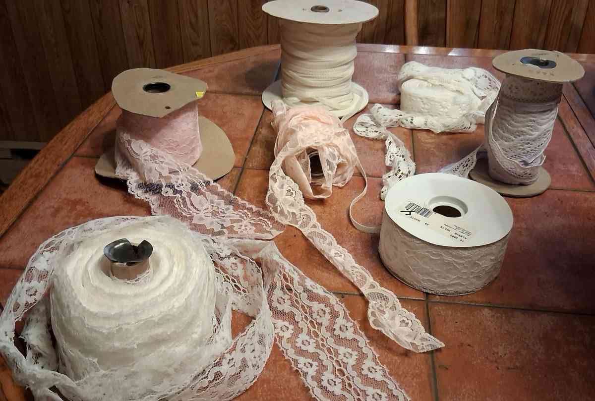 BUNDLE OF LACE VINTAGE MATERIAL SPOOLS - Elysburg, Pennsylvania - FleaMarketBay