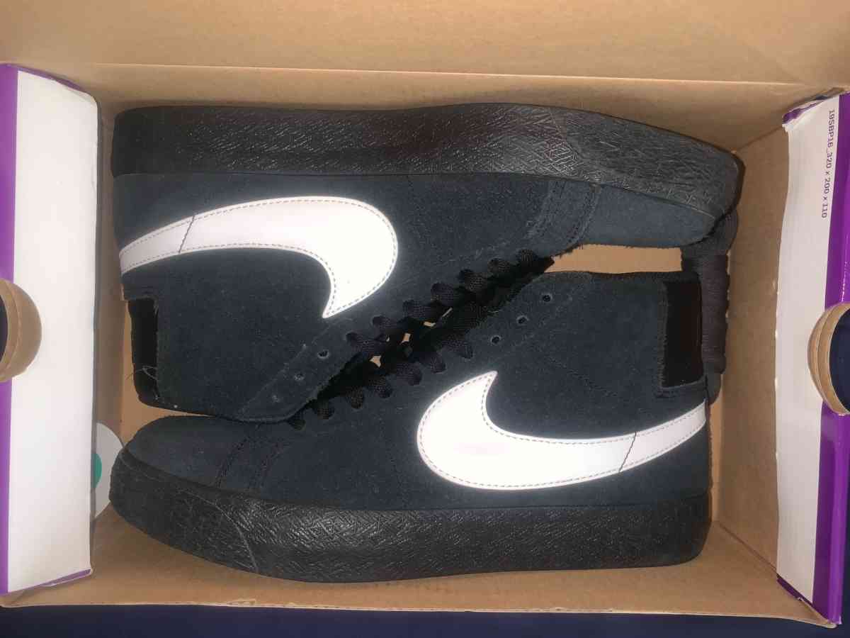 NIKE SB ZOOM BLAZER MIDS BLACK AND WHITE