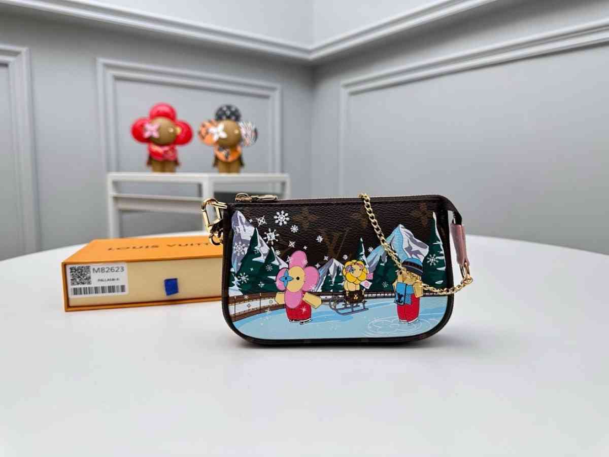 LOUIS VUITTON Limited Edition Monogram Canvas Christmas 2022