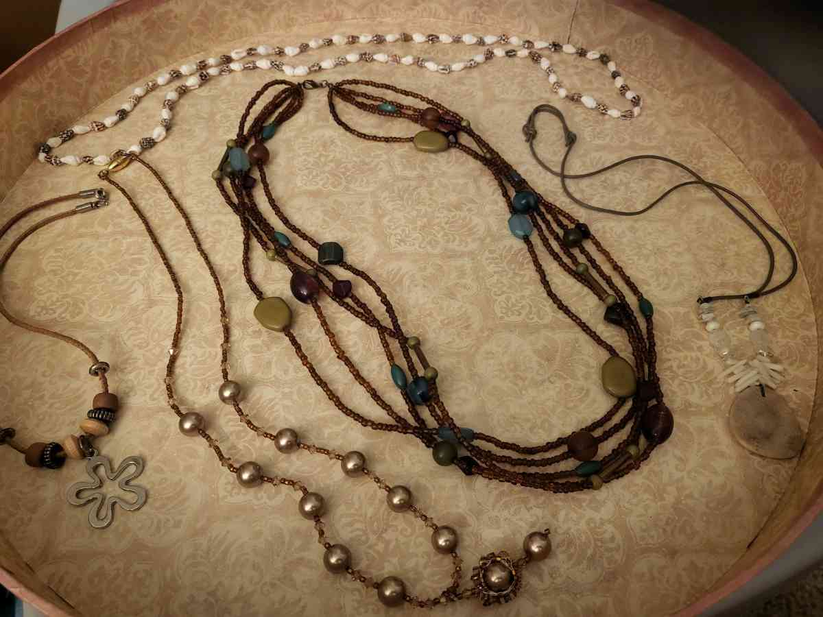 ASSORTED  BEADED NECKLACES - Vacaville, California - FleaMarketBay
