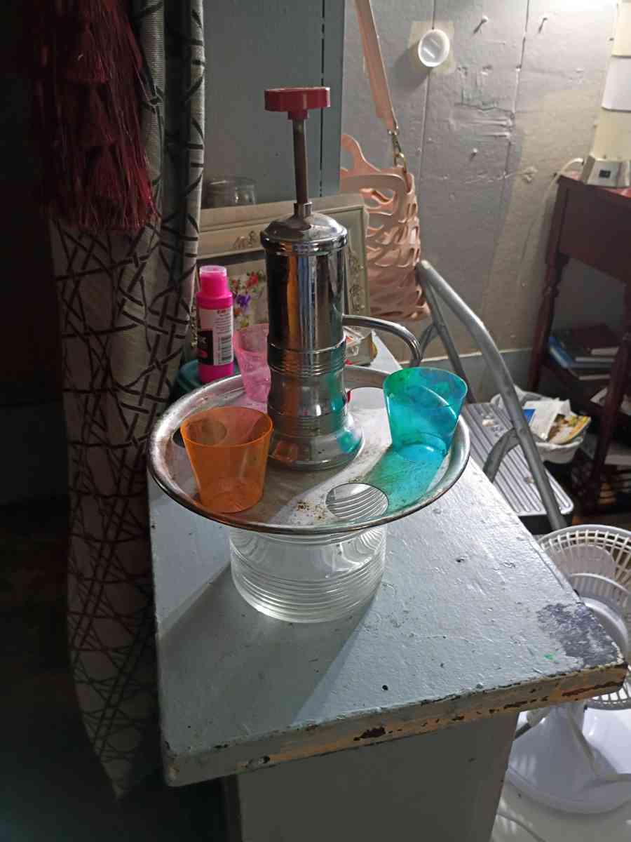 1950 liquor dispenser with shot glasses