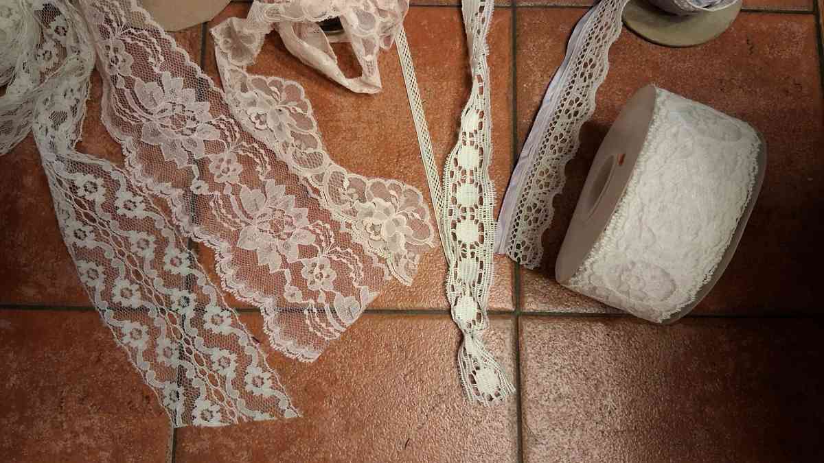 BUNDLE OF LACE VINTAGE MATERIAL SPOOLS - Elysburg, Pennsylvania - FleaMarketBay