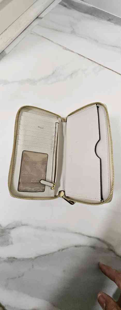 MICHAEL KORS KHAKI COLOR