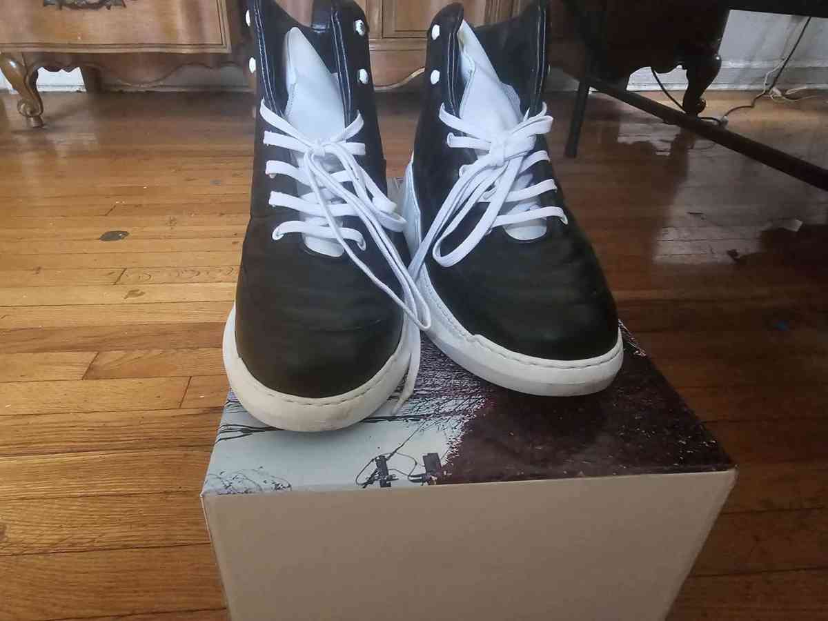 Wolf of Fitness Sneakers