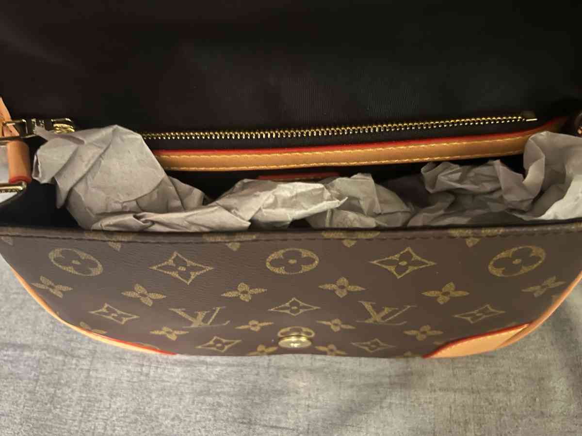 Louis Vuitton Diane shoulderbag - Hendersonville, Tennessee - FleaMarketBay