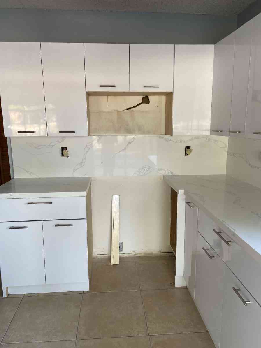 Small Kitchens Cabinets