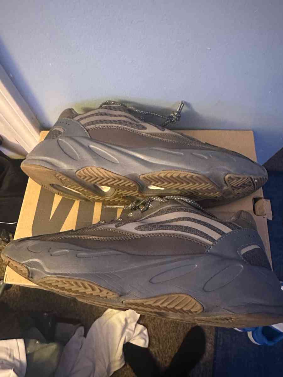 yeezy boost 700v2 geode size 10