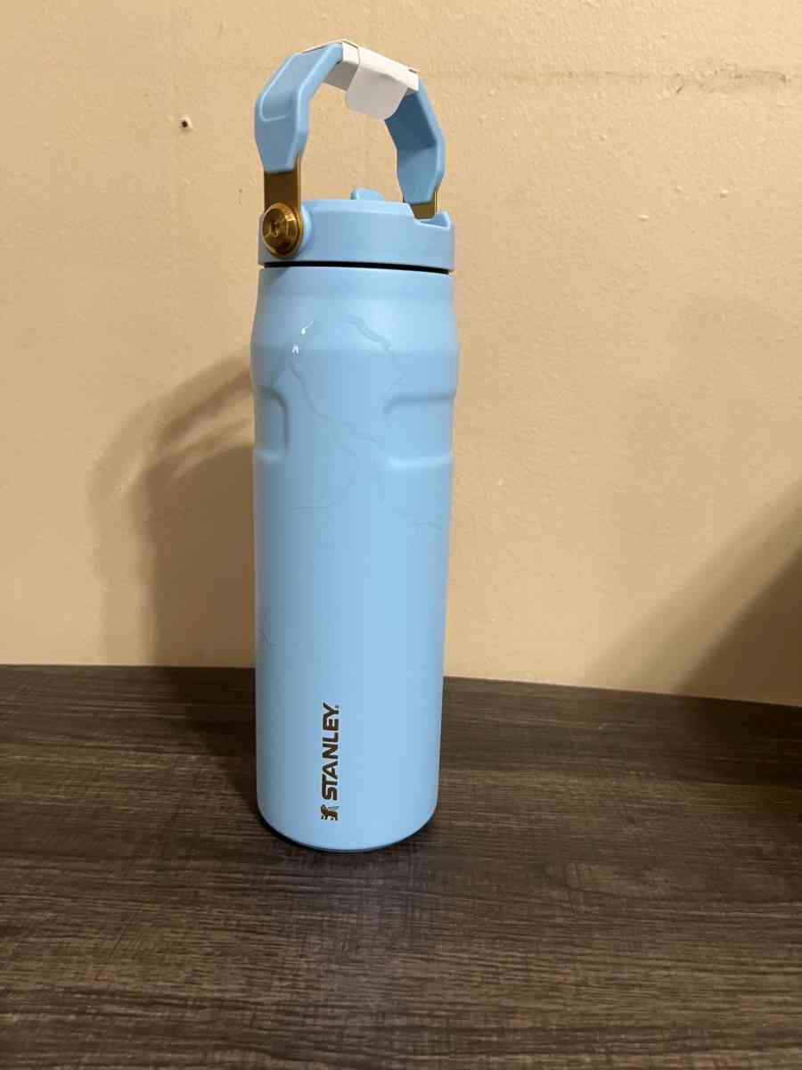 MESSI X STANLEY 1913ICEFLOW FLIP STRAW20 BOTTLE - Hendersonville, Tennessee - FleaMarketBay